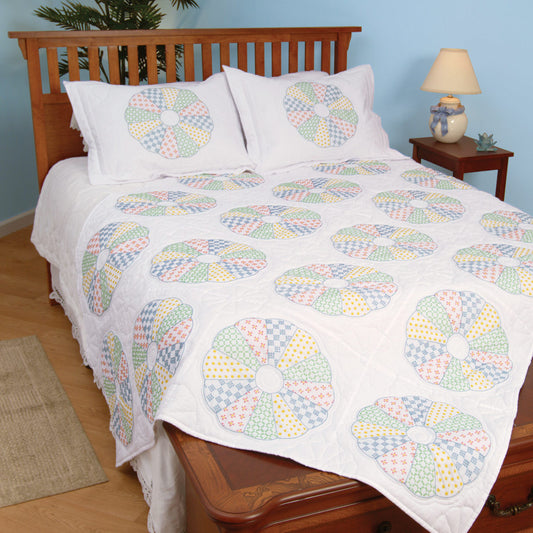 *18" Ant Quilt Blk - Interlocking Dresden Circle